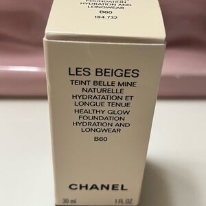 CHANEL Les Beiges Foundation B60 Beige Tone